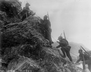 "Italian alpine troops" by Agence Rol - Bibliothèque nationale de France. Licensed under Public Domain via Wikimedia Commons.