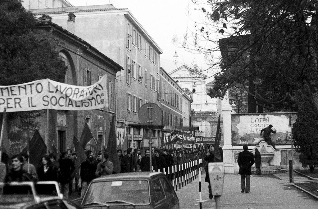 Gli dei se ne vanno, gli arrabbiati restano